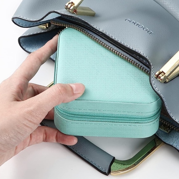 NWT Luxe Small Full Zip Jewelry Case in Tiffany Blue - Picture 2 of 5